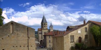 Panorama_Abbaye_de_Cluny_franchementbien