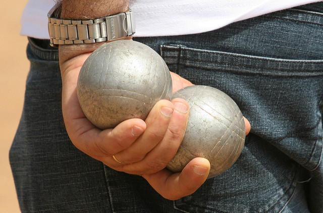 La pétanque, une histoire de famille française qui rime avec détente